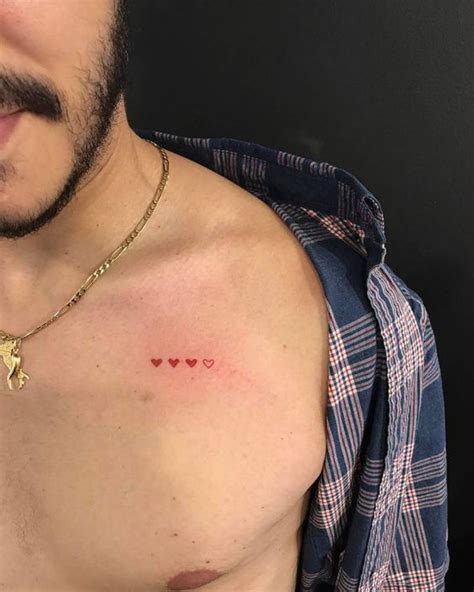 tatuaje minimalista pecho hombre|50 ideas de tatuajes minimalistas, sencillos y bonitos